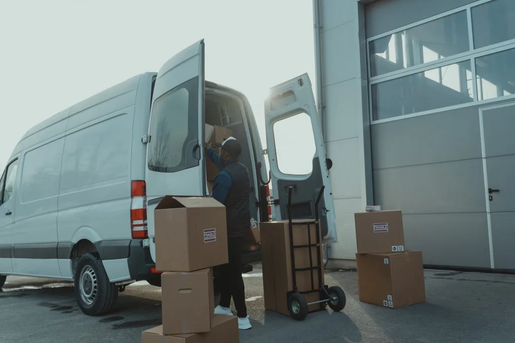Manage deliveries across your fleet with EasyRoutes Growth